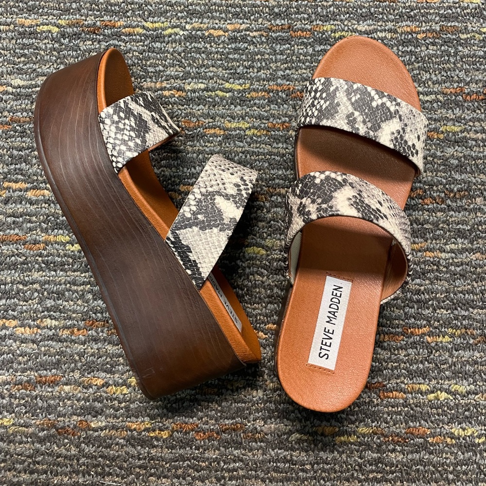 Steve Madden snake print platforms, worn 2 times. Size 6.5.